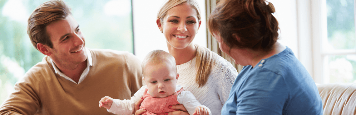 Banner_Sozial-compressor Familie mit Kind im Beratungsgespräch