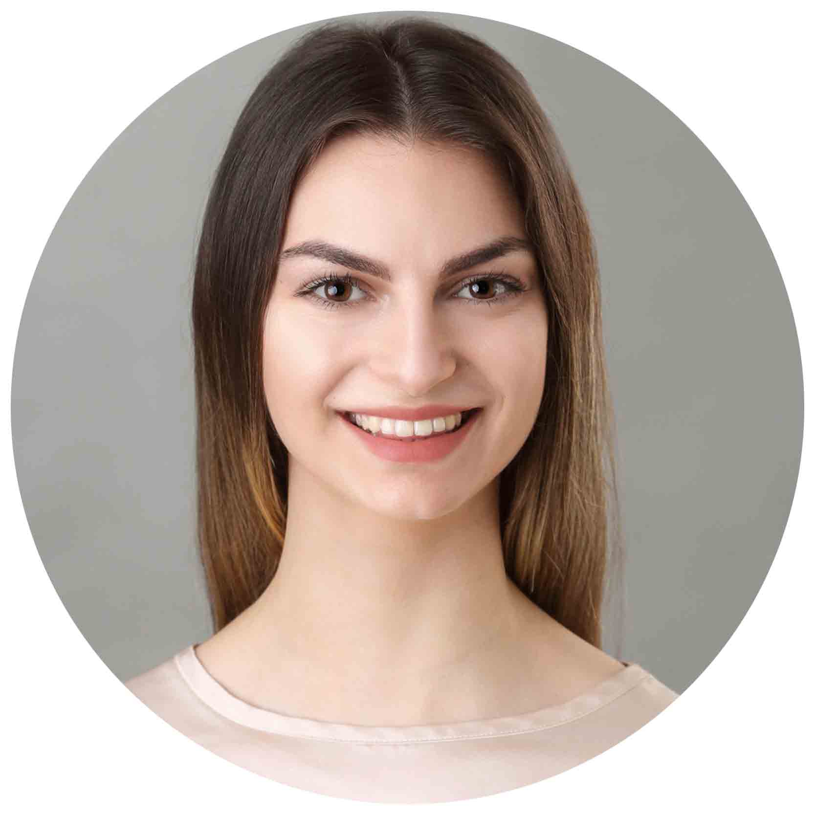 Mitarbeiter_rund_newsletter_Georgia Georgia Maroufidou, Junior Produktmanagerin bei der rocom